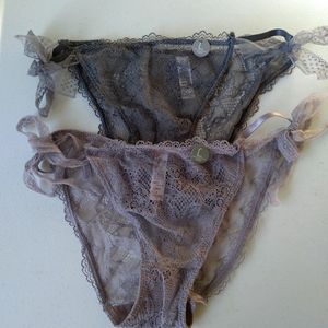 2 women's panties